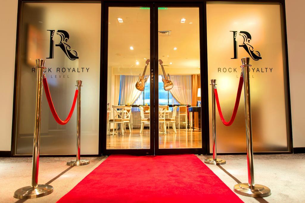 Hard Rock Hotel Penang Batu Feringgi Εξωτερικό φωτογραφία Rock Royalty Office